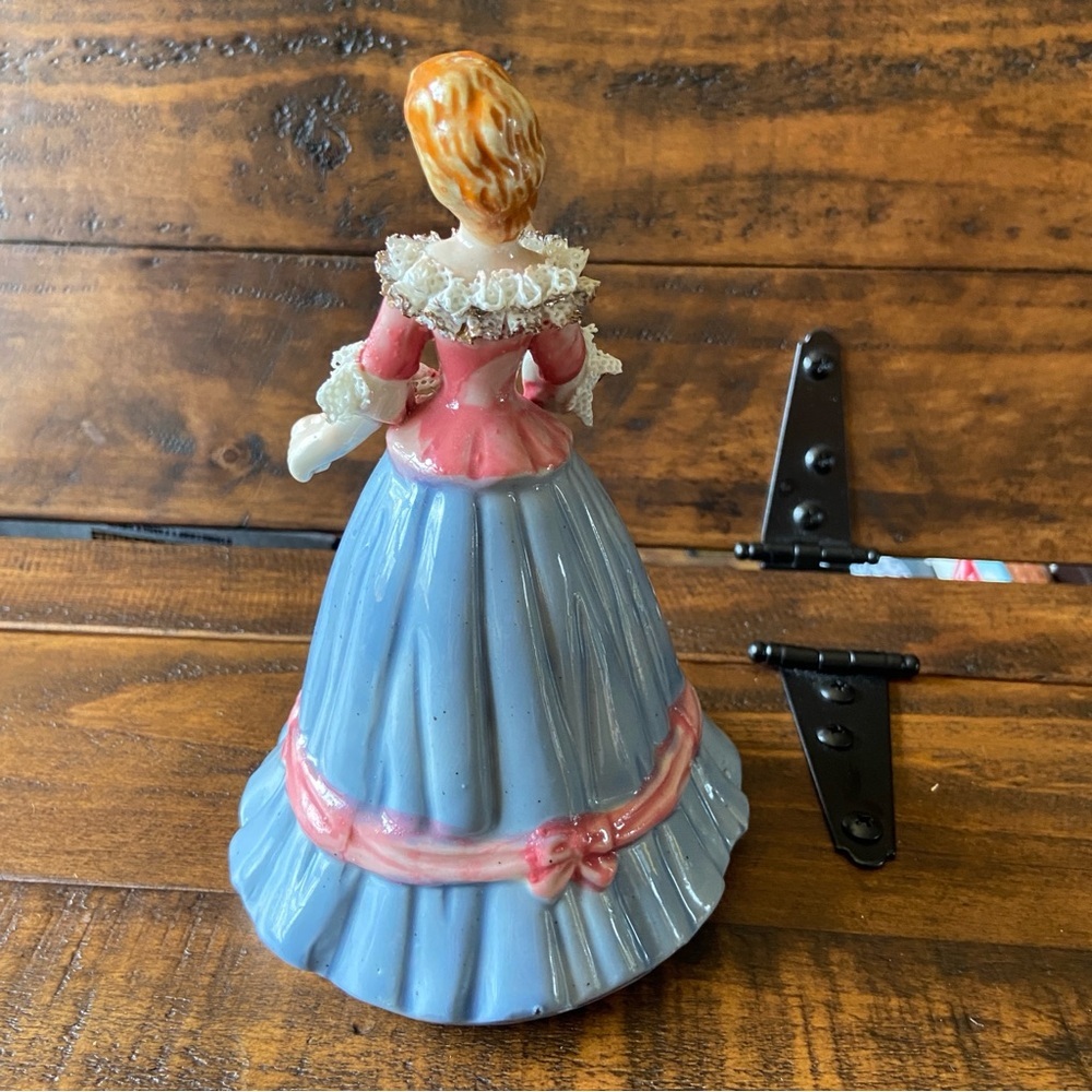 Vintage Porcelain Ceramic Lace Lady‎ Figurine twirling Musical-AS IS - Picture 3 of 7